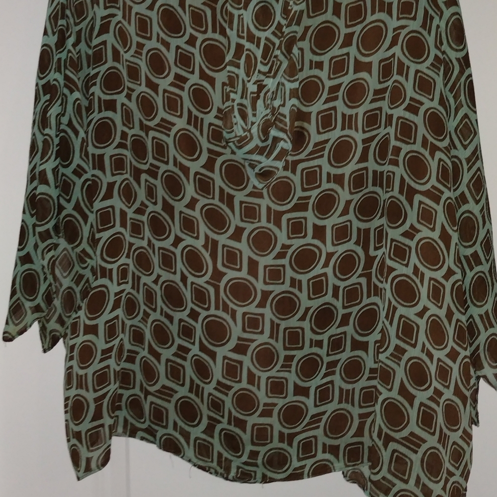 Geometric Patterned Women's Top - Picture 2 of 2